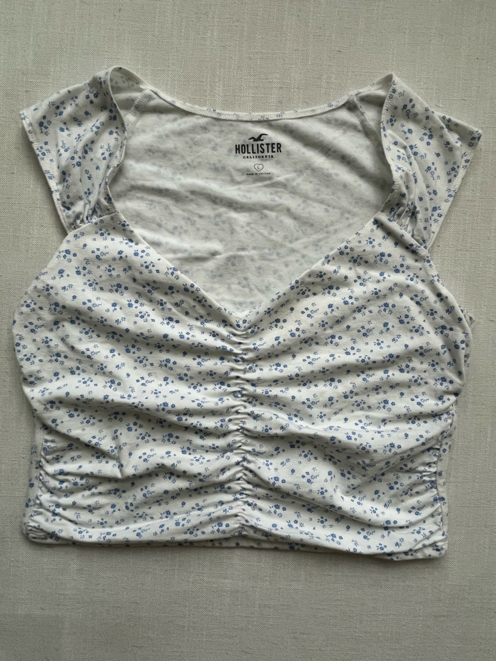 Hollister Cinched Crop Top with Small Blue Floral Print. Size L. 95% Cotton.
